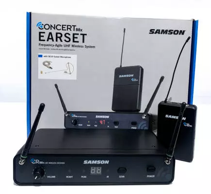Samson - Concert 88 Earset 16-Channel True Diversity UHF Wireless System with SE10 Earset Microphone - K-Band